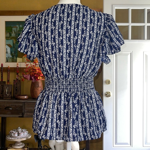 NWT - Max Studio - Crepe V Neck Flutter Sleeve Peplum Blouse - M - Picture 5 of 9